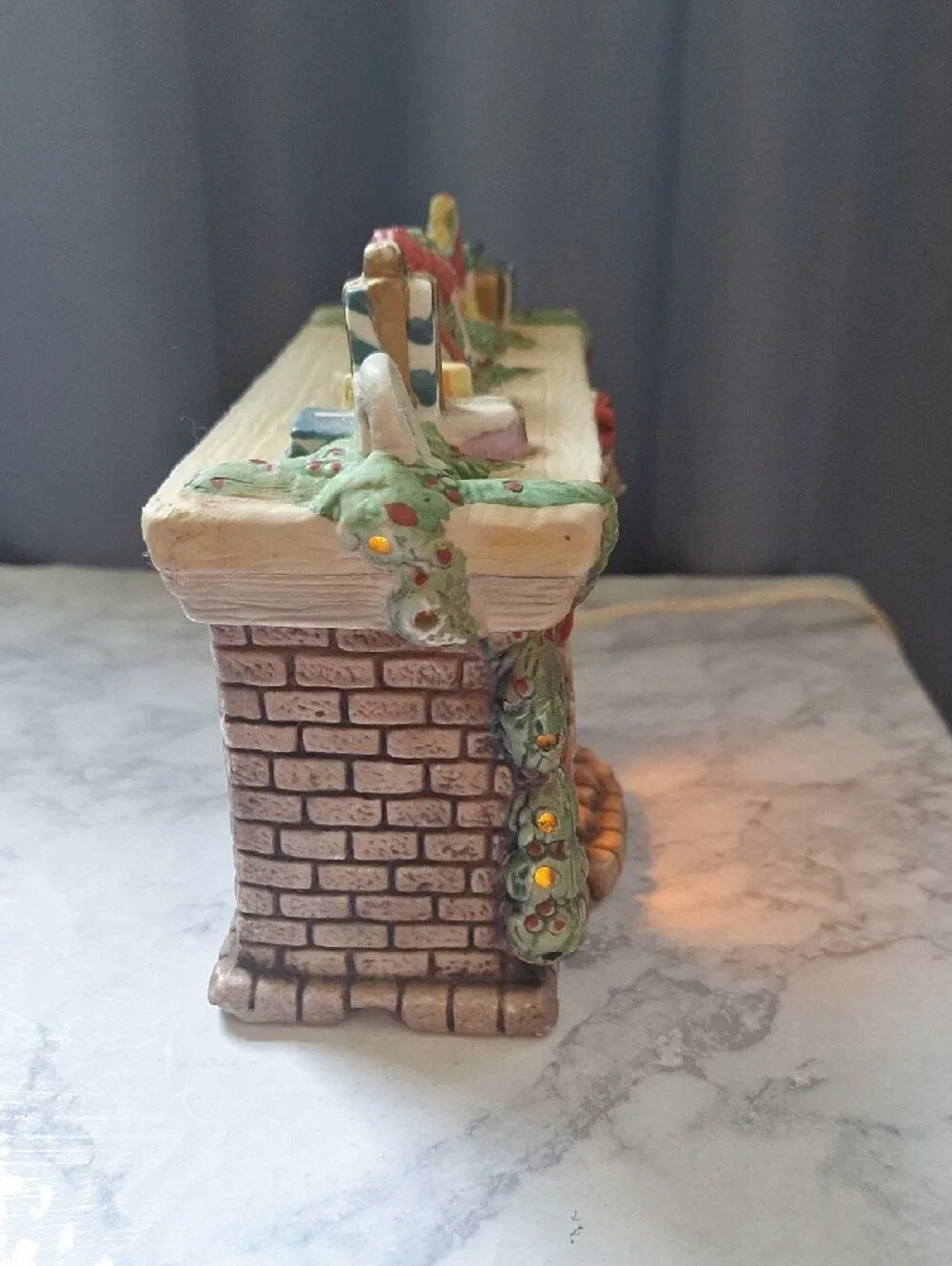 Ceramic Holiday Mantel Garland Decoration in Green with LED Fireplace